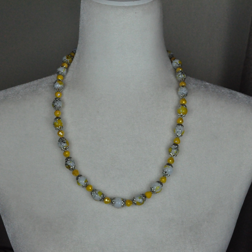 Sophisticated Yellow and Silver Necklace with Classic Strand Design